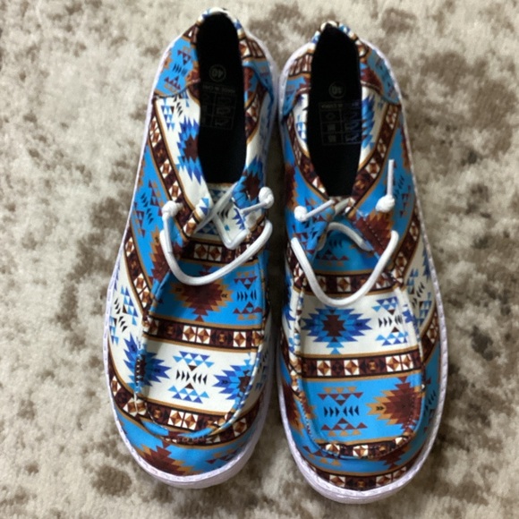 Woman’s Aztec Inspired Pattern Blue and Brown Shoes - Picture 4 of 5